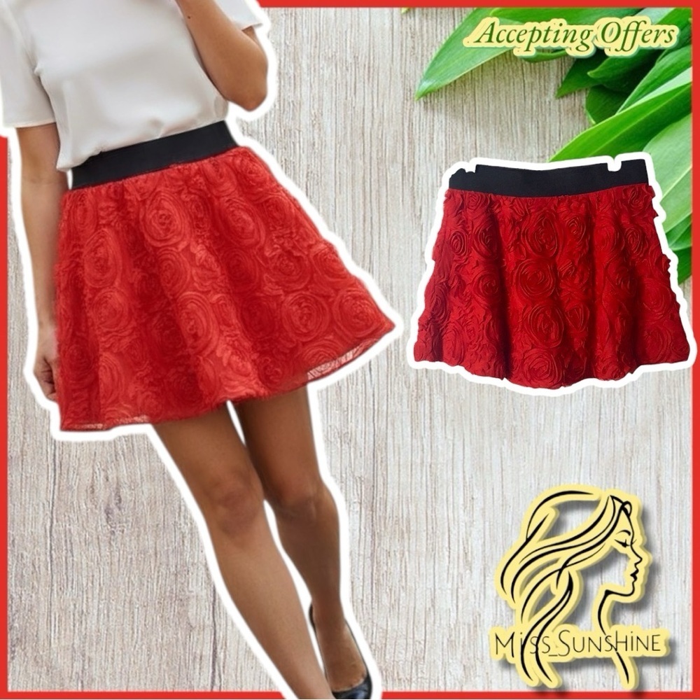 Windsor NEW - Sz L - red roses nylon skirt with black elastic waist band